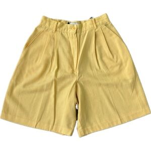 Vintage pleated yellow khaki shorts!